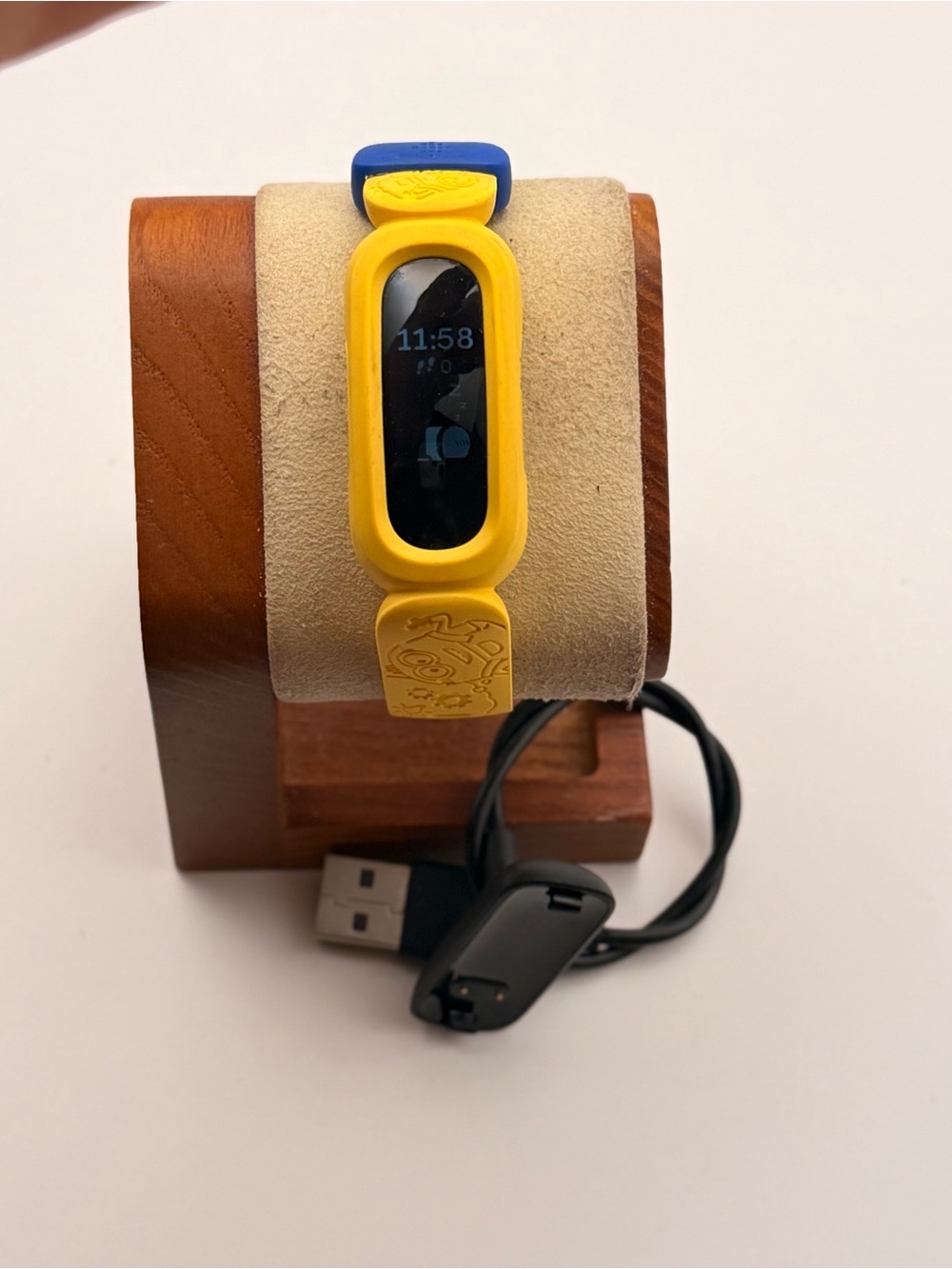 Fitbit Ace 3, Kids Fitness Tracker, Yellow/blue, Minion Theme, Charger Included
